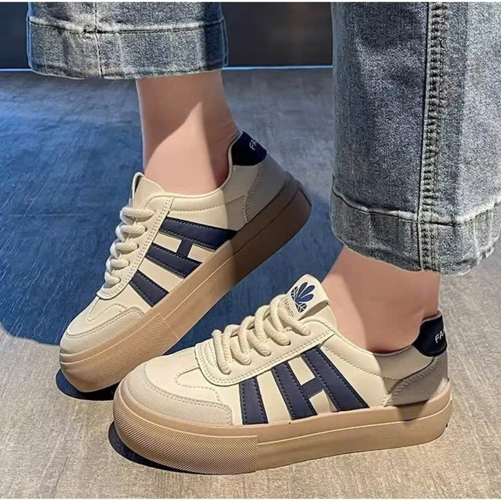 Giày thể thao nữ chữ HI