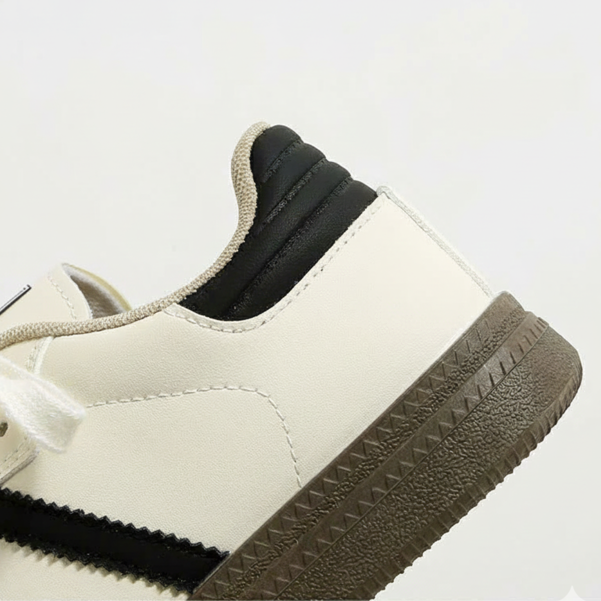 Giày Sneaker Trắng Đế Gum Phong Cách Retro