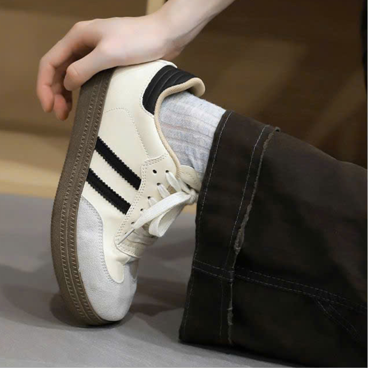 Giày Sneaker Trắng Đế Gum Phong Cách Retro