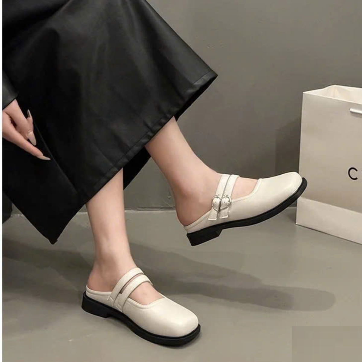 Giày Sục Nữ Quai Khóa Form Mary Jane