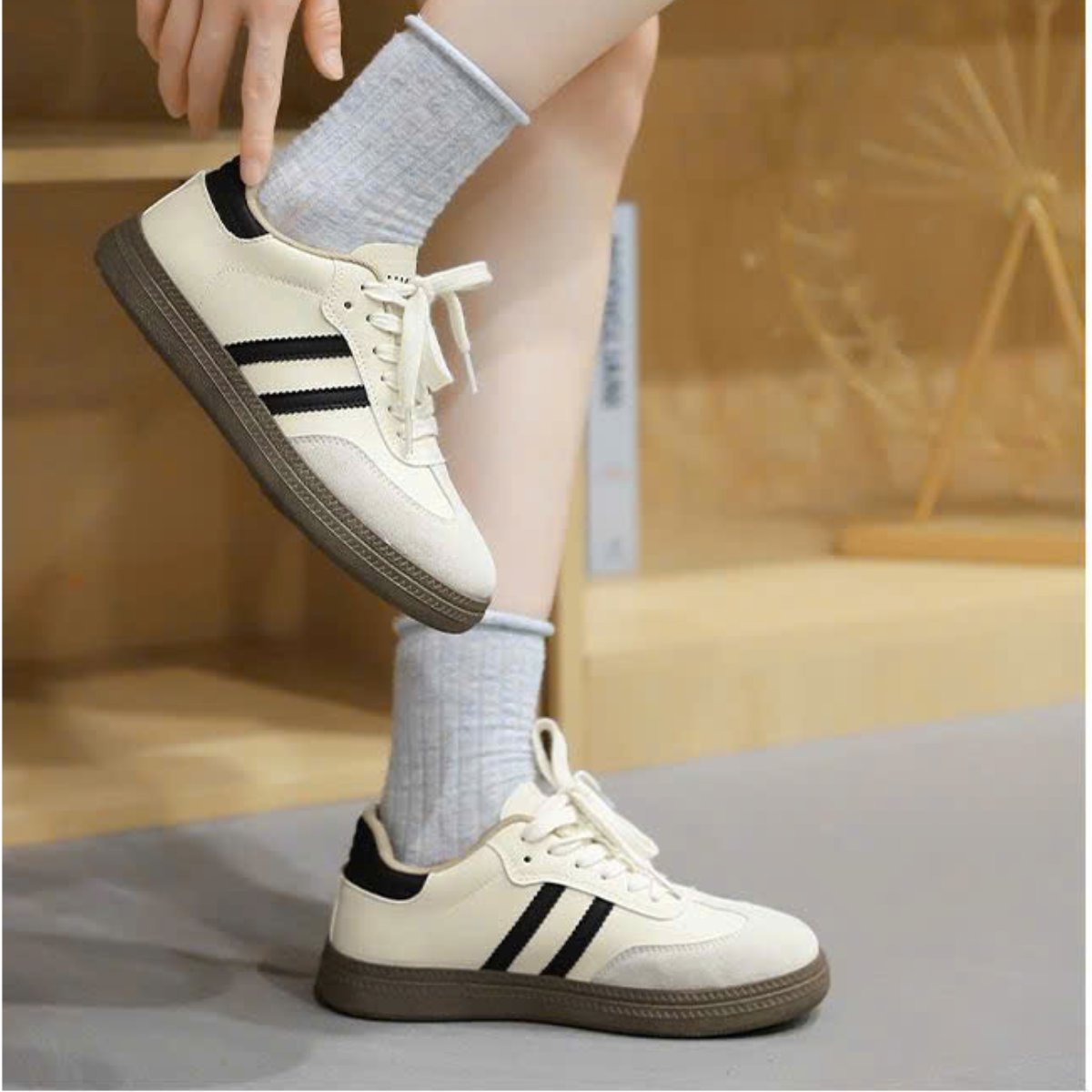 Giày Sneaker Trắng Đế Gum Phong Cách Retro